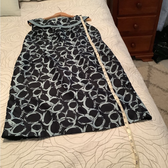 Fitted navy and light blue dress - Picture 4 of 4